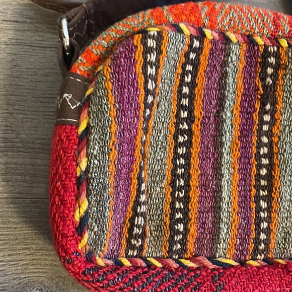Vintage boho crossbody non brand bag. - Picture 3 of 8